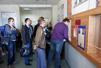Регистрация в ГИБДД: россияне жалуются на «ловких помощников»